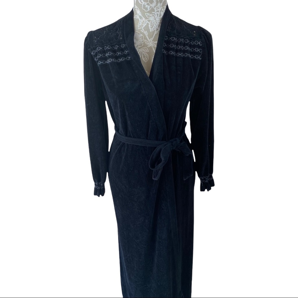 Vintage Glamorous Black Velour Robe Miss Elaine